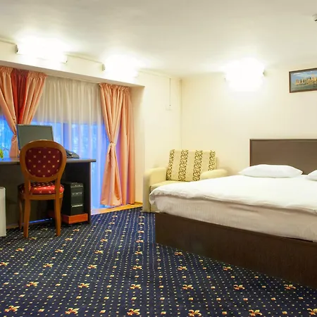 Hotel Manhattan & Restaurant 4*