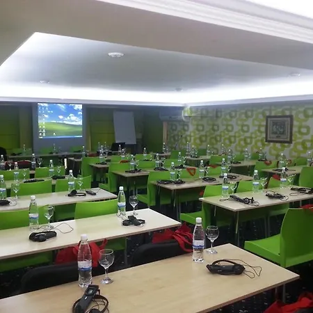 Manhattan & Restaurant Hotel 4*